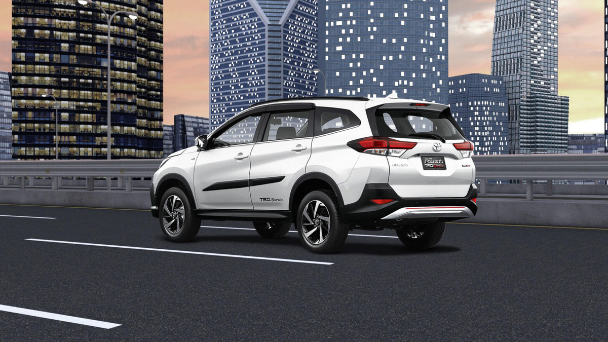 В России появился недорогой семиместный кроссовер Toyota, который стоит намного дешевле «китайцев»